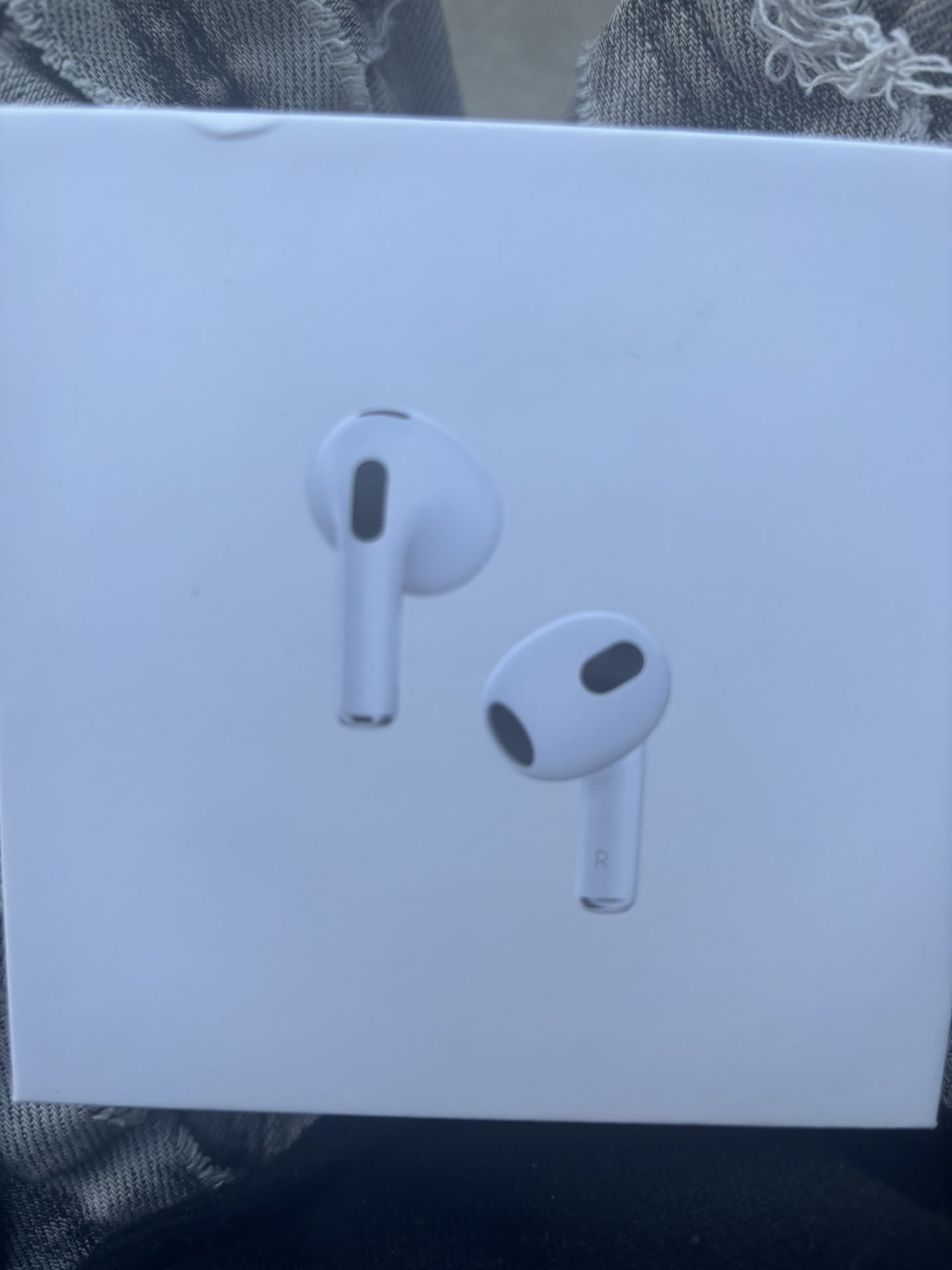 AirPods (3rd Generation) (with Charging Case) Meetups Are Available