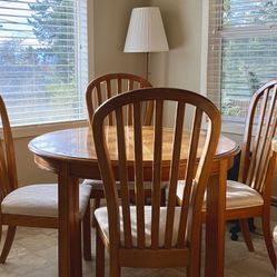 Round Hardwood Table (+Chairs for free)