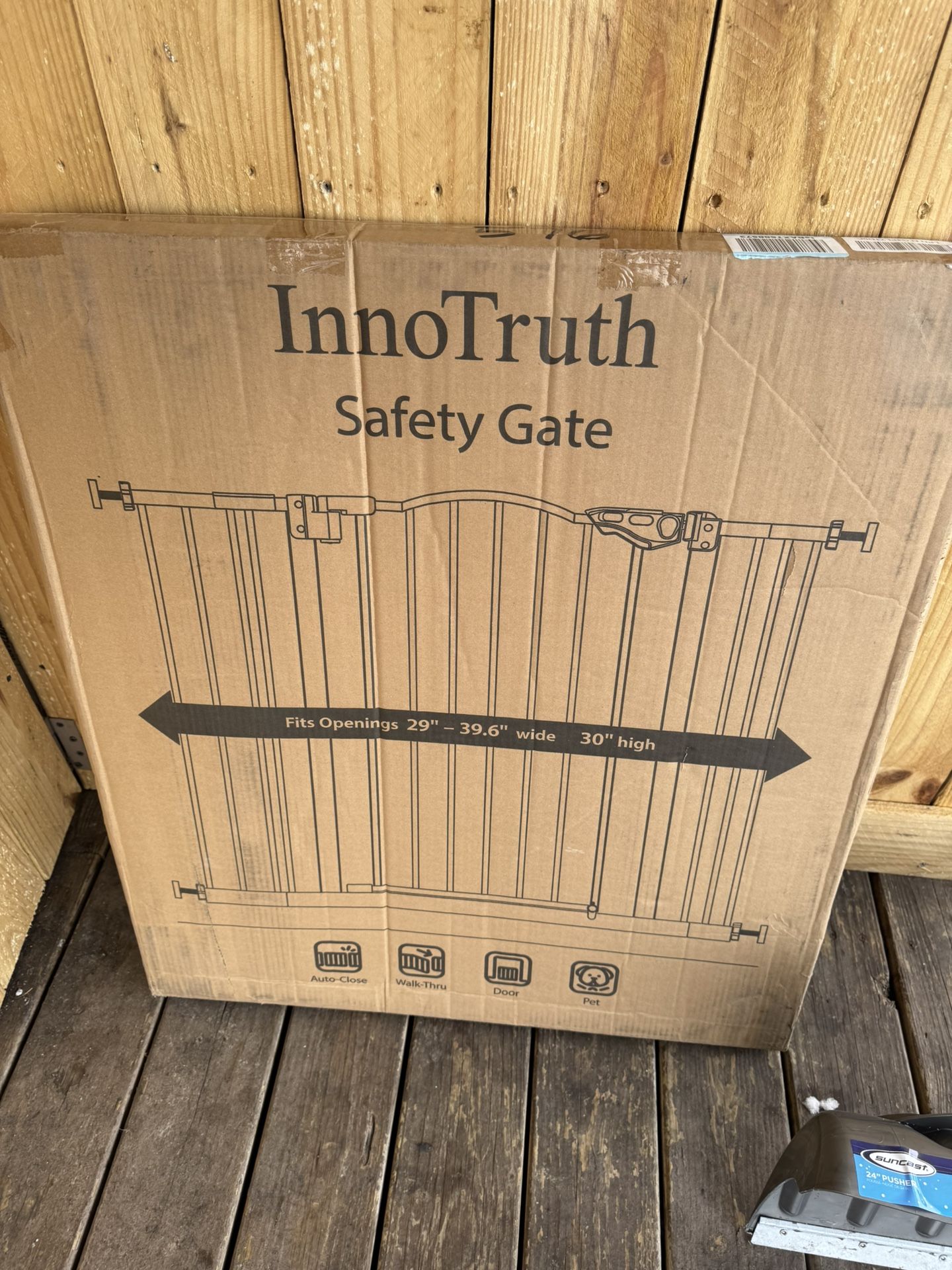 Innotruth safety gate (new) (Read ad before messaging)