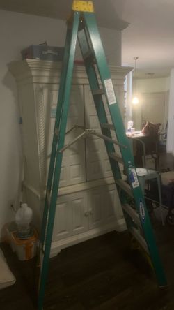 8’ foot WERNER Fiberglass A frame Ladder 225lbs.