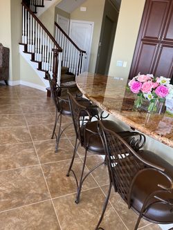 Barstools, dining room set and bakers rack