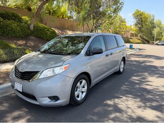 2012 toyota sienna LE