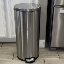 30L Round Step Kitchen Trash Can, Brushed Stainless Steel with Soft-Close 