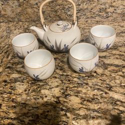 Beautiful Gold Trimmed Blue Flowers Asian Teapot And Cups 