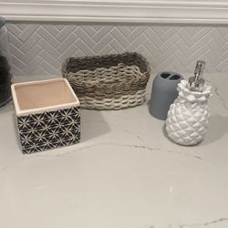 Bathroom Basket, Soap Dispenser, Toothbrusho Holder, Vase For Tissue Or Plant 
