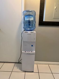 Water dispenser hot and cold