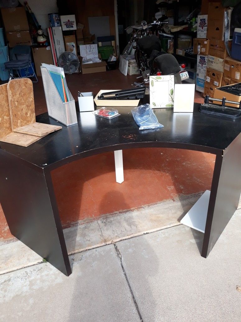 Blk Corner Desk