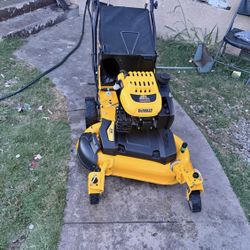 DEWALT lawnmower working good