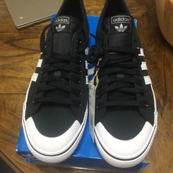 Tenis Nuevos Size 9.5 De Hombre Marca Adidas New Never Used