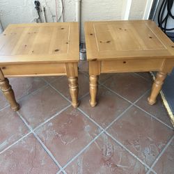 2 Side Tables 