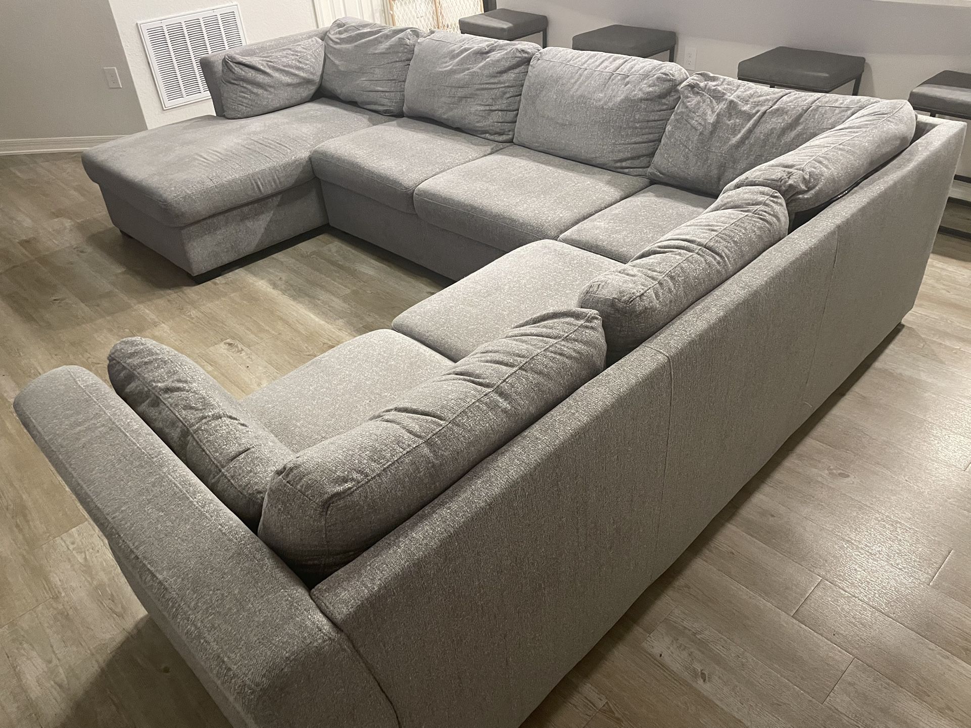 1 1/2 Year Old Storage Sleeper Sectional