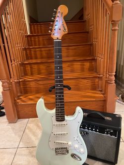 Squier Classic Vibe FSR Stratocaster w/ Fender Amp
