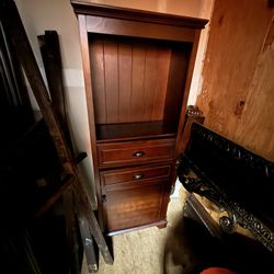 Solid Wood Traditional Bedroom Set – Bed Frame, Dresser & 2 Nightstands