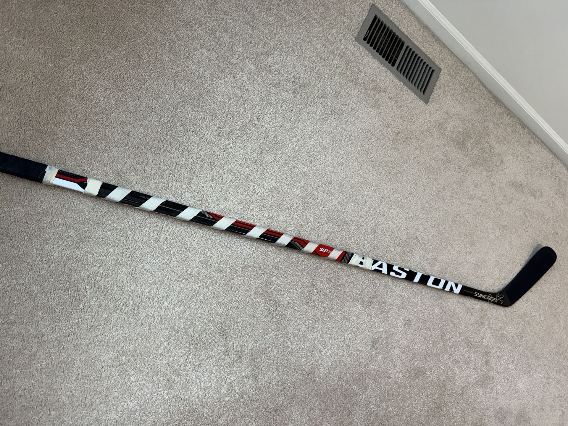 Chicago Blackhawks HOF Duncan Keith Game Used Signed Easton Synergy SBT Hockey Stick
