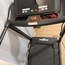 FOR SALE — Folding Treadmill with Auto Incline 🏃‍♂️