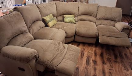 Well-Maintainedand Clean Fabric Sectional Sofa-Great Condition