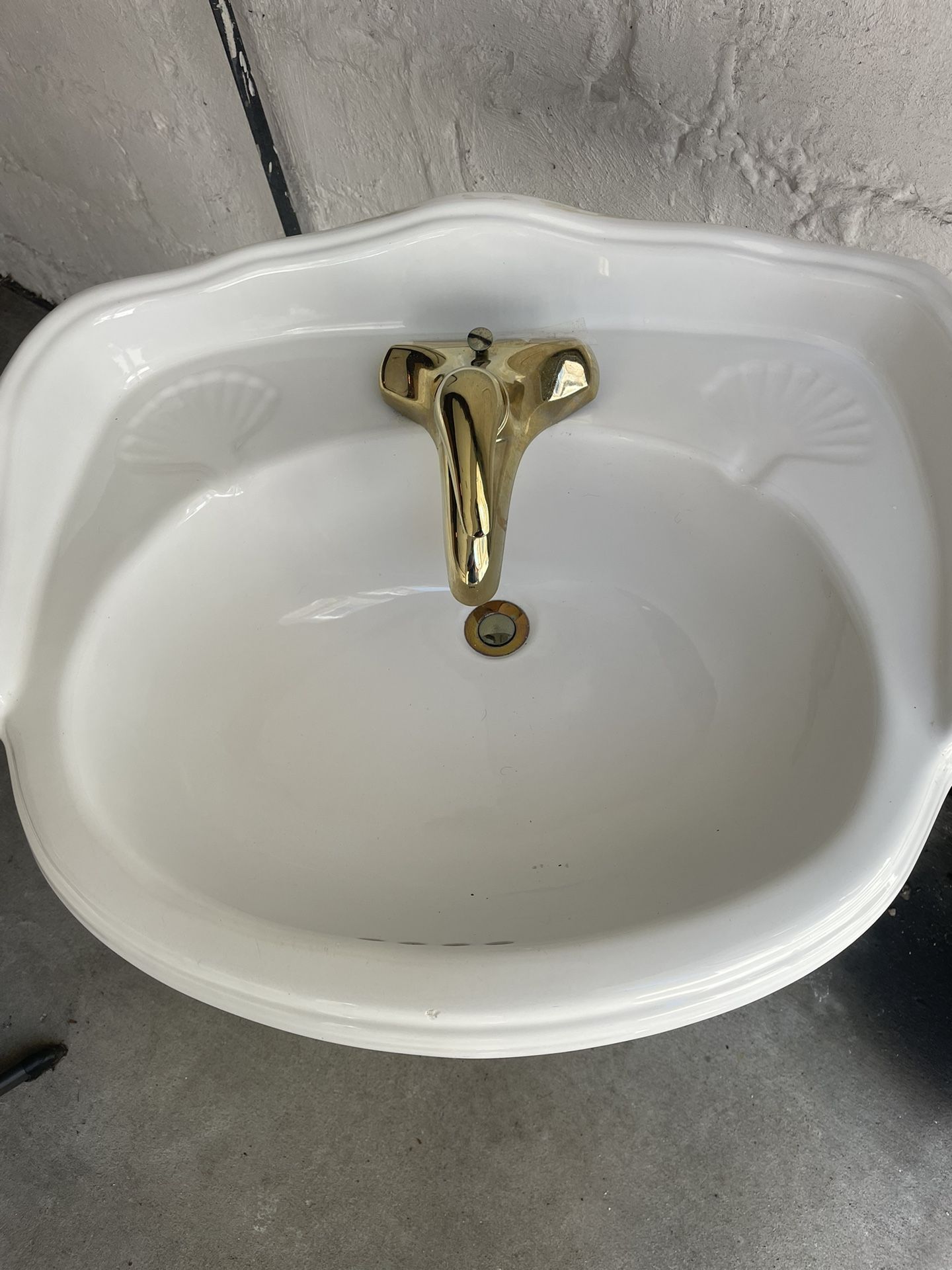 Porcelain Pedestal Sink