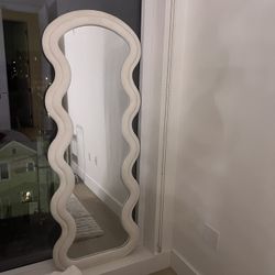Curvy Boucle Mirror