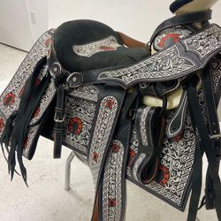 Montura charra bordada con cantinas Cuadradas