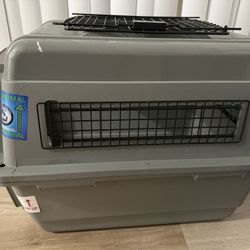 Like New Large Pet Crate / Dog or Cat Travel Kennel (Airline Style)