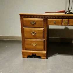 Vintage Bassett Wooden Desk With 4 Drawers 