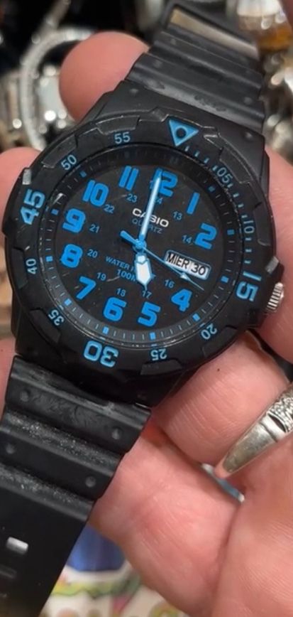 MRW-200H-2B Blue Analog Black Resin Diver's Design Style Men's