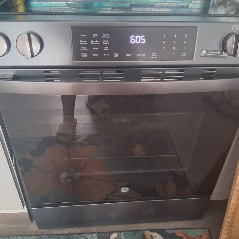 BRAND NEW GE STOVE