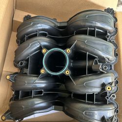 2005 Lincoln Navigator  or Ford Expedition Intake Manifold 