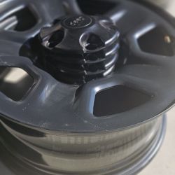 Jeep Light Steel Wheels With Center Caps 