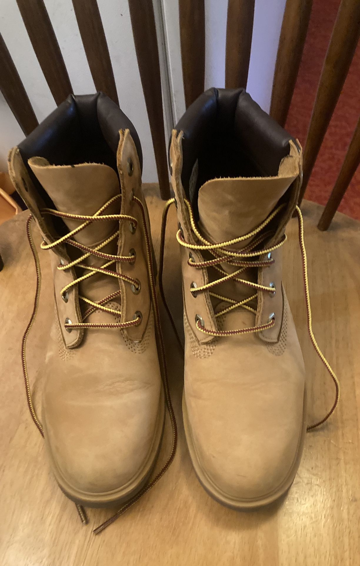 Timberland Woman Very Good Condition Size 9 Hiking boot 