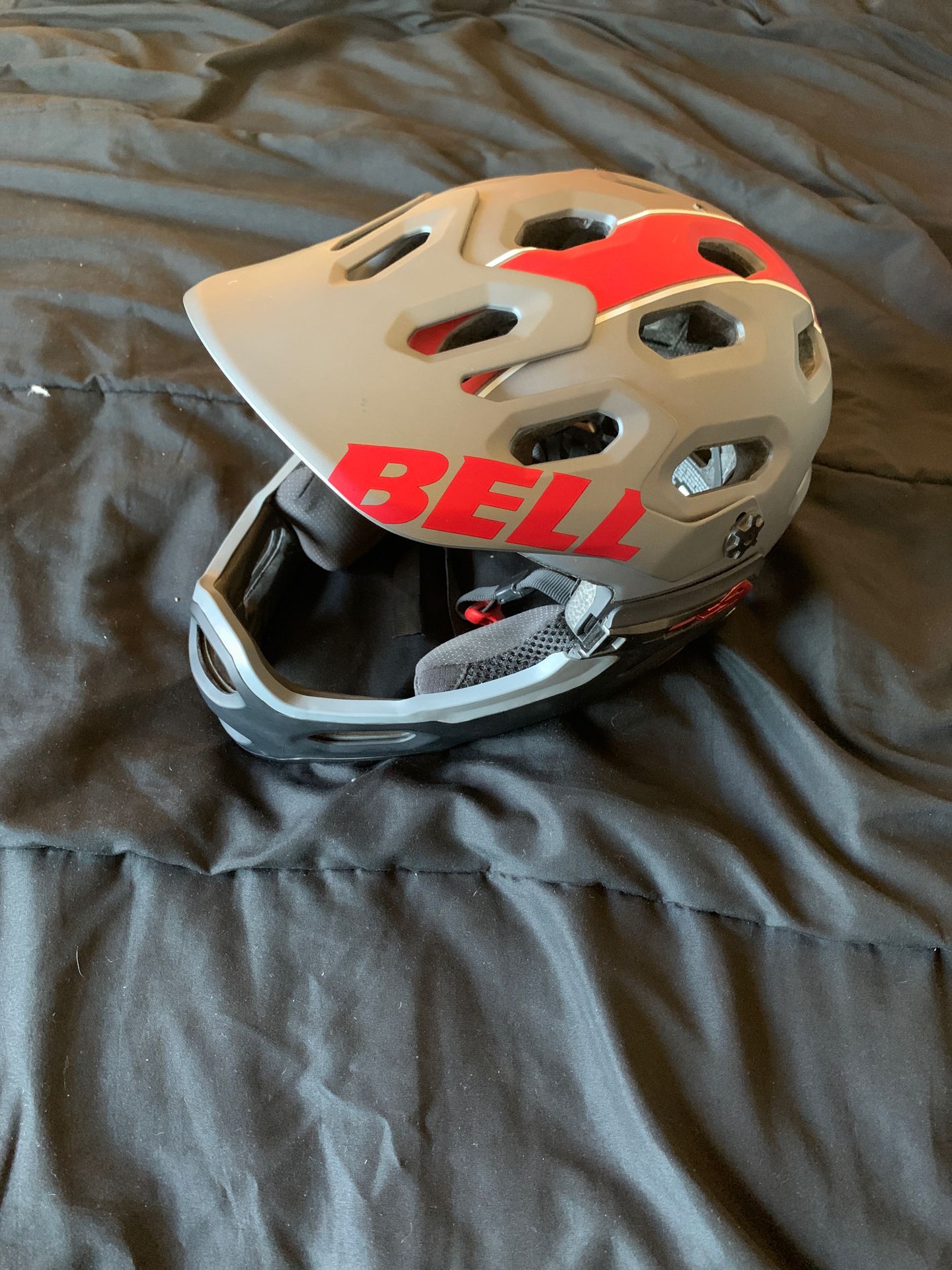 Bell mountain bike helmet