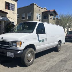 2000 Ford E-350