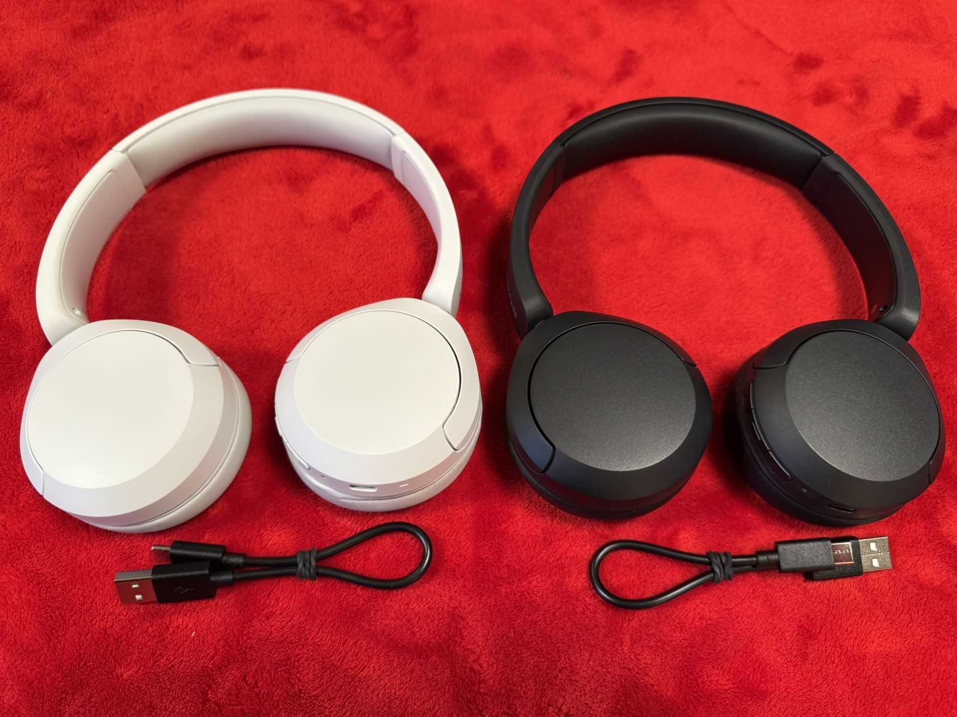 Sony WH-CH520 Wireless Headphones Bluetooth On-Ear Headset with Microphone, Black+White Brand New