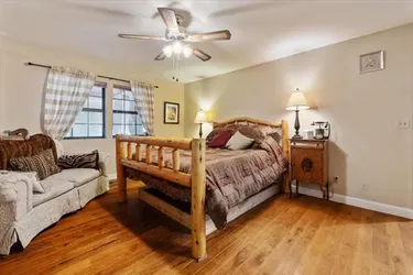 Amish style craftsmanship queen size bed frame