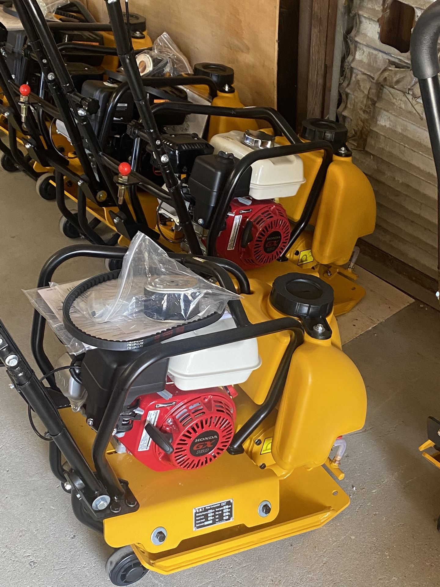 Vibrating plate compactor