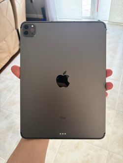 Ipad Pro 11 inch 256 gigs of ram (LOCKED)