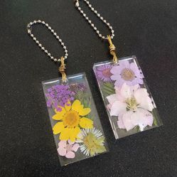 Multicolored flowers and resin handmade keychains (both included) new gifts 