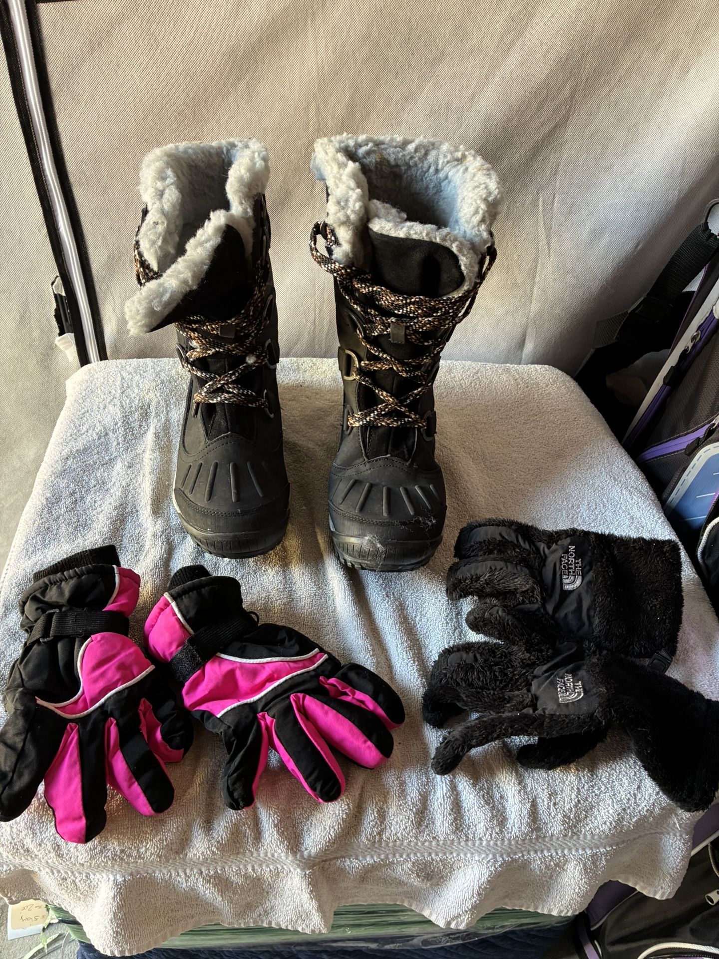 Bearpaw Desdemona women's waterproof winter boots in black.