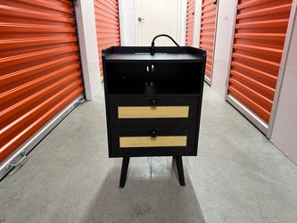Modern 2-Drawer Nightstand w/ Charging Station – Black & Rattan