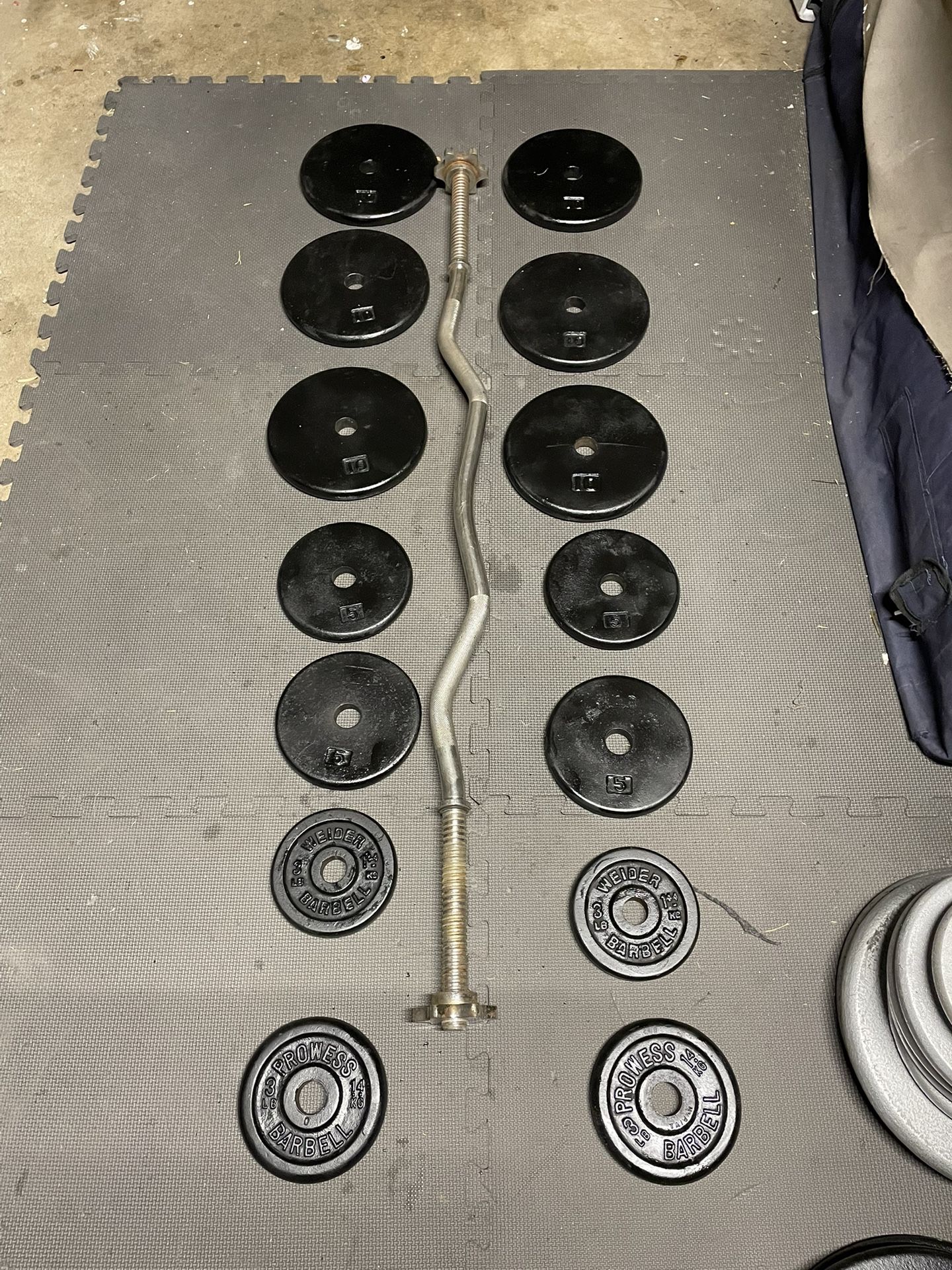 Weight Plates. / Curl Bar. 85 Dollars