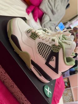 Jordan Women’s 4 Retro Seafoam