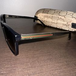 Gucci Sunglasses (AUTHENTICATED)