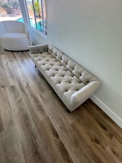 FREE Pottery Barn Upholstered Bench – Pickup Only