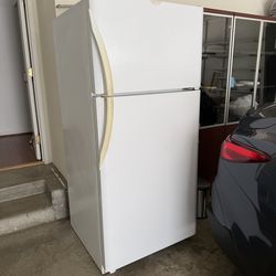 Frigidaire fridge works well pick up today