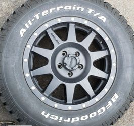 LT275/70R17 Method heavy duty tires and rims four in total
