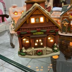 CHRISTMAS VILLAGE CON LUZ   8” Inch Height  /  5” Inch Width  /  6” inch 