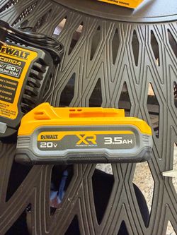 Battery DEWALT and charger