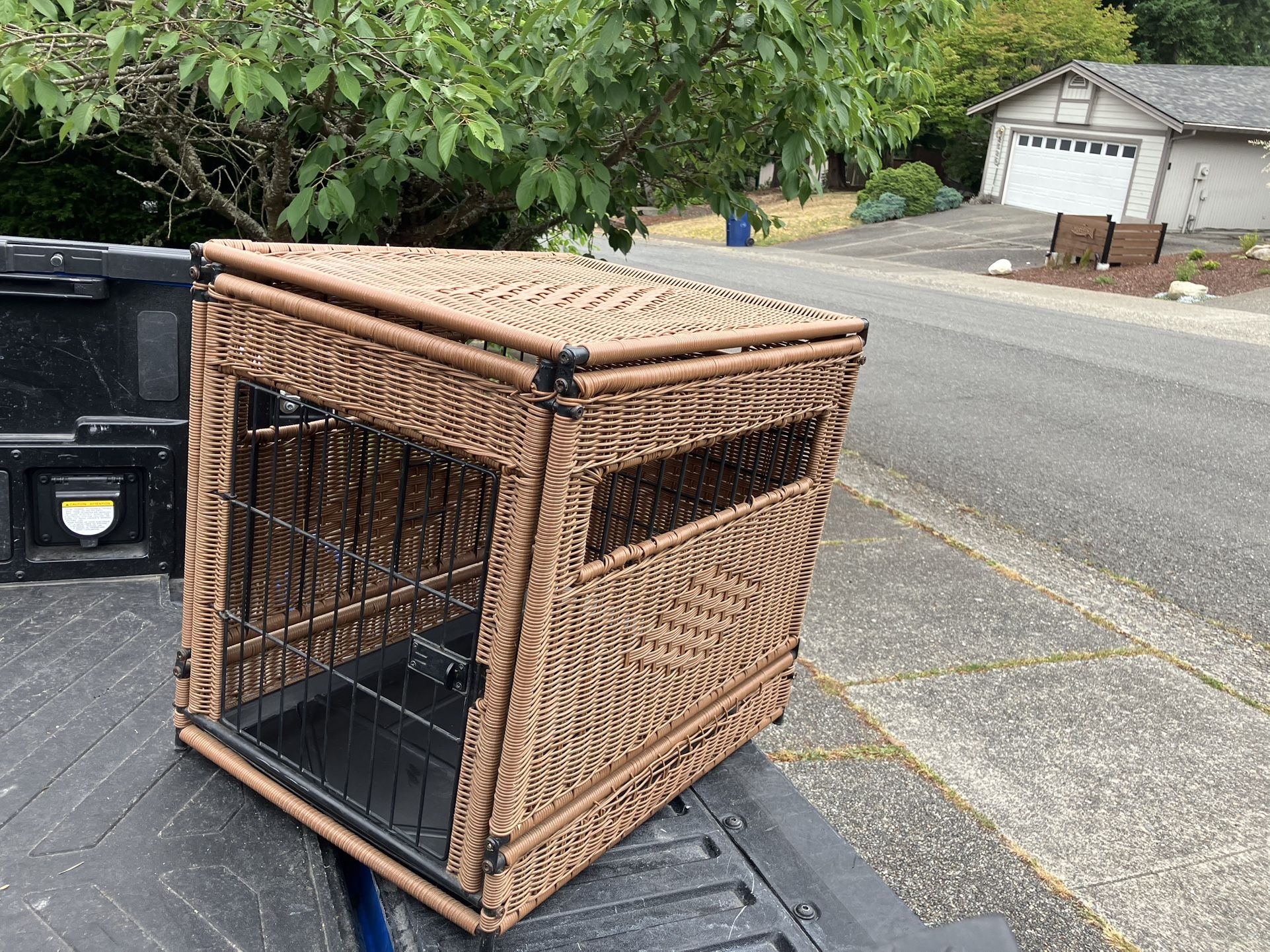 Small Dog Puppy Rabbit Kennel Crate Collapsible like New 24” L by 17”W 19”