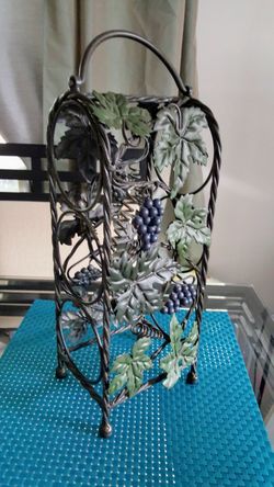 Wine bottles holder