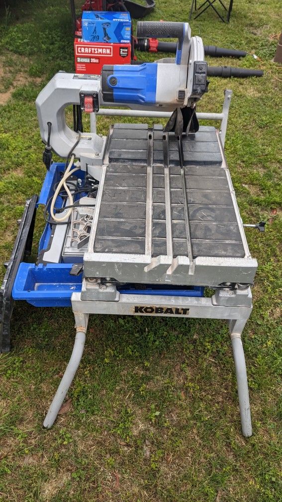 working Kobalt 10" Tile saw with Rolling Stand 